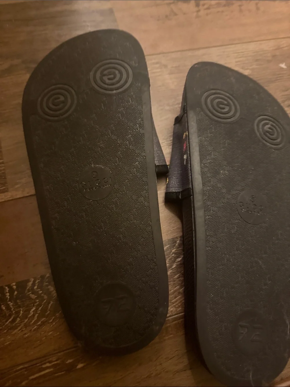 Gucci Black Logo Embossed Slide Sandals with Multicolor Print